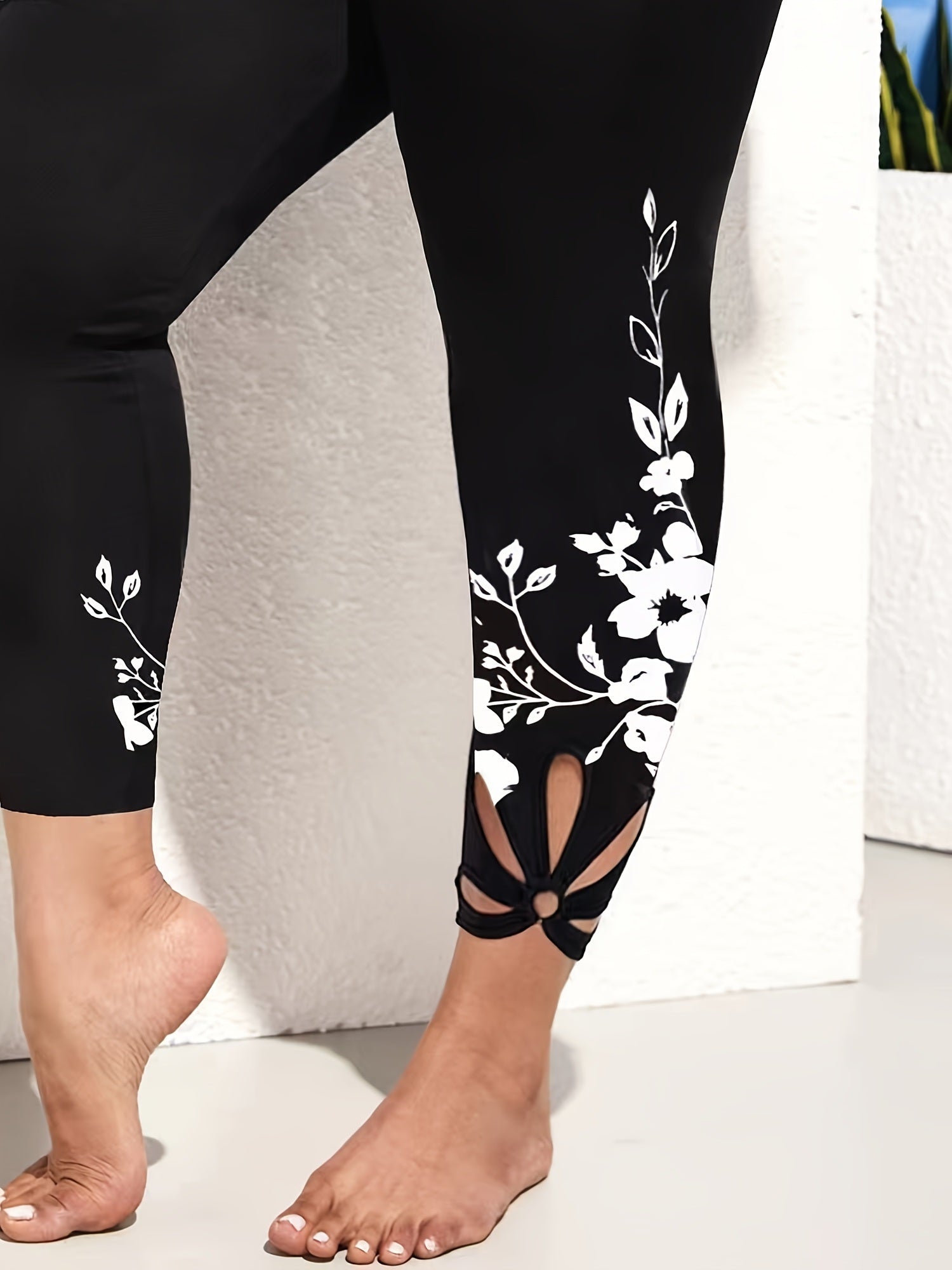 Women's Plus Floral Print Cut Out High Rise Stretch Leggings